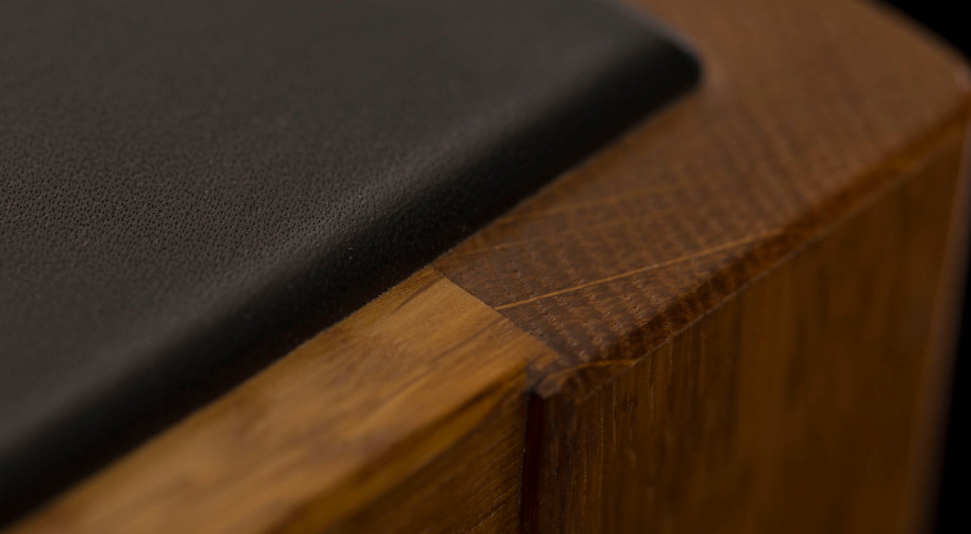 Summit Table DSK-05B|Leather