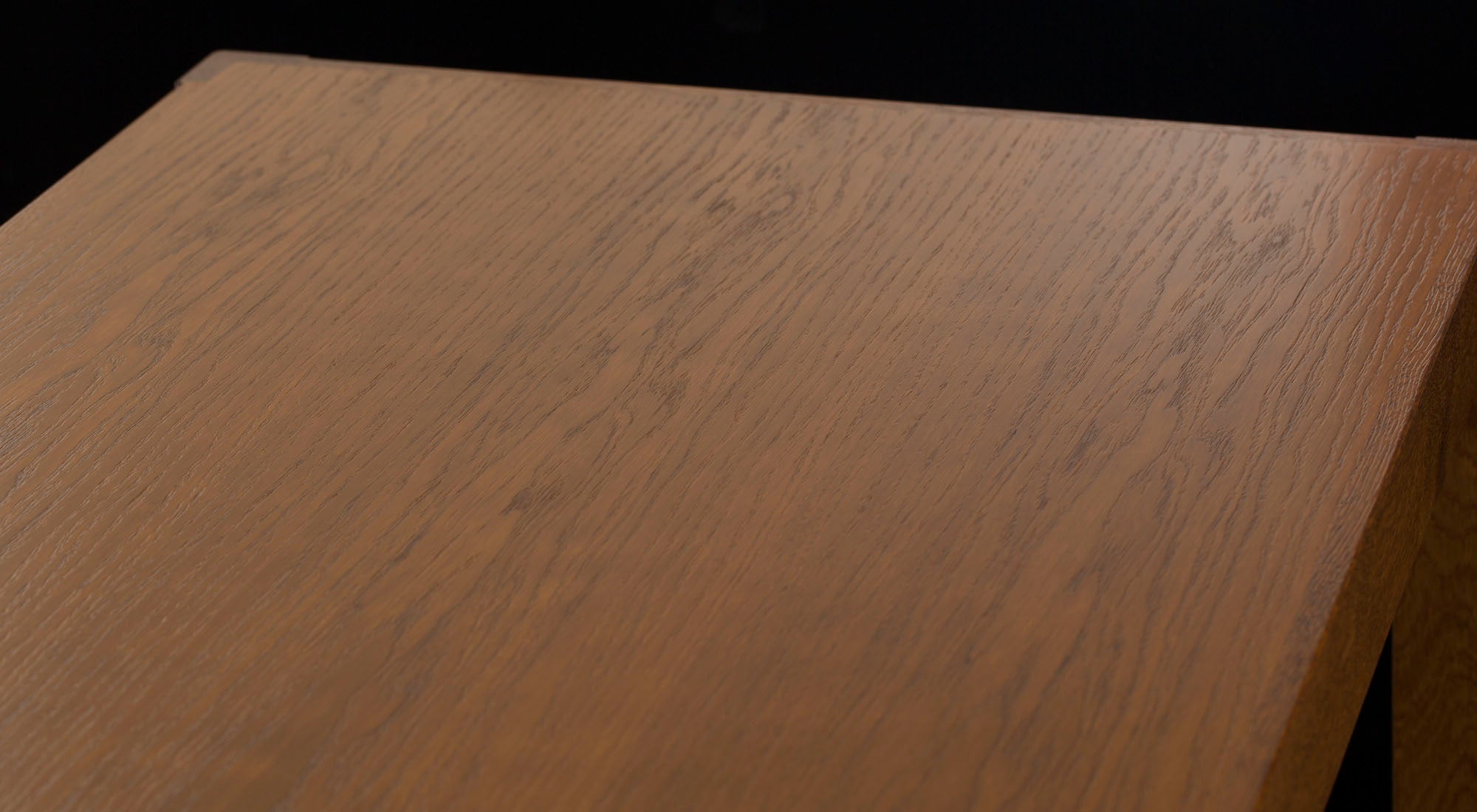 Summit Table DSK-05B