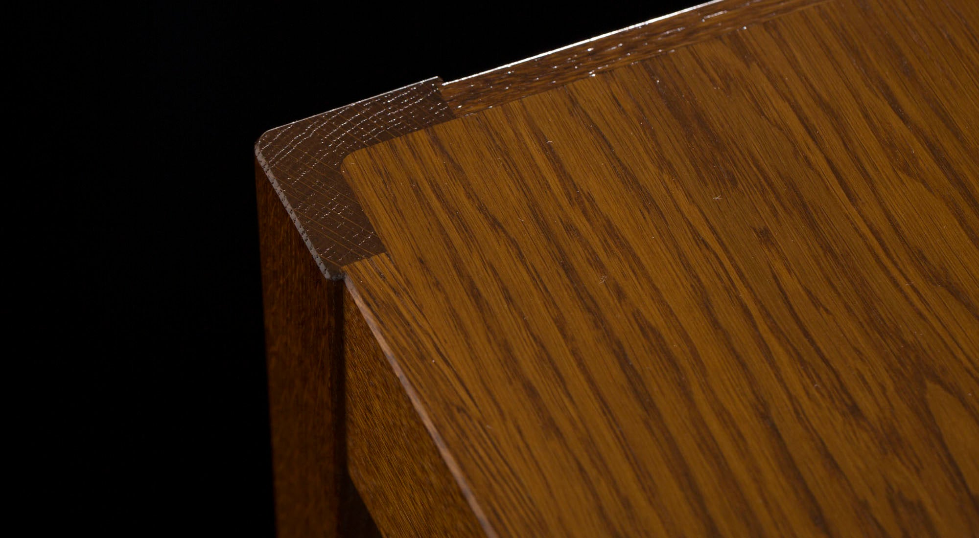 Summit Table DSK-05B