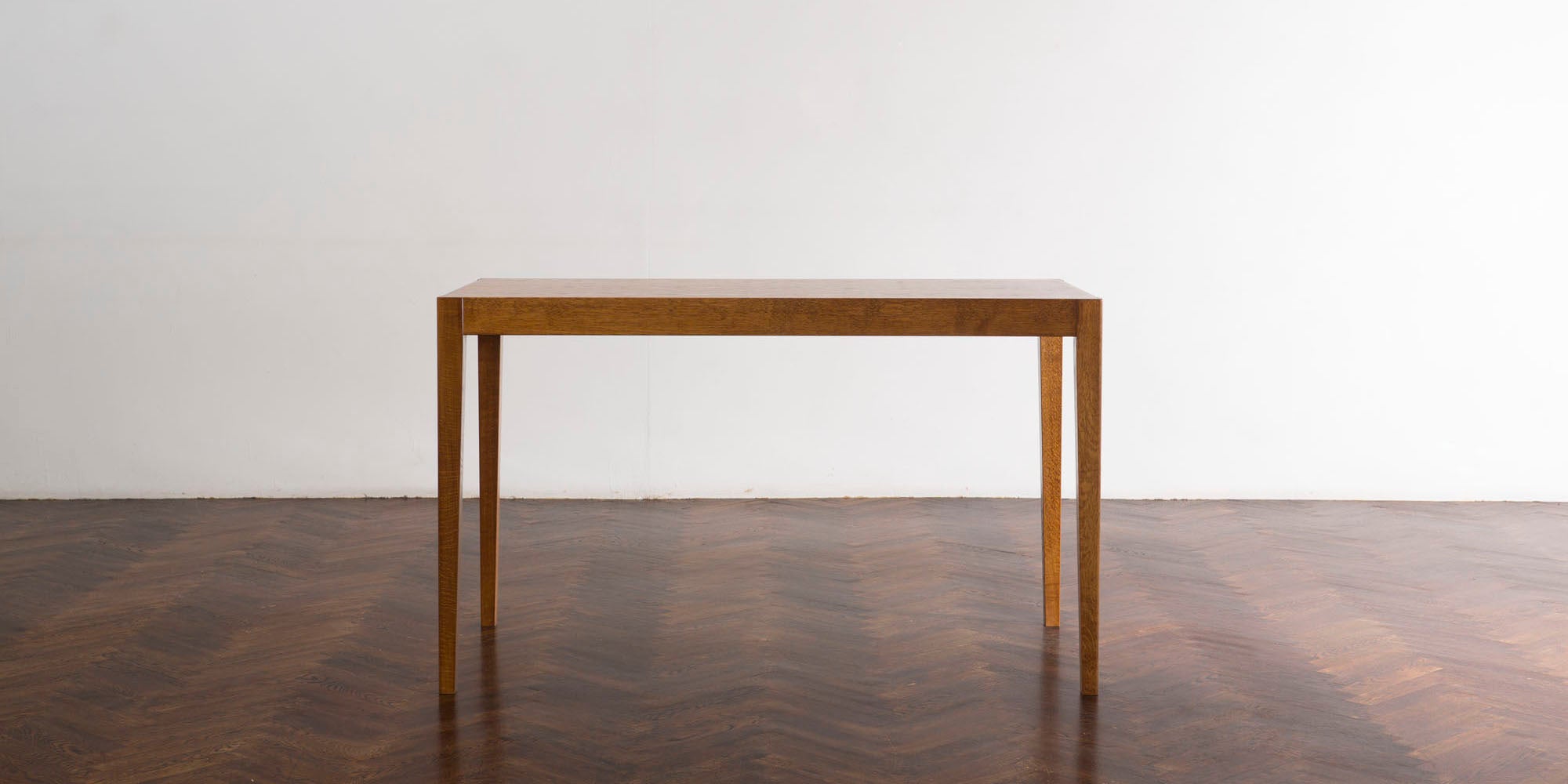 Summit Table DSK-05B